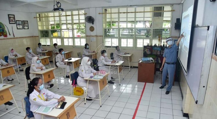 Kemendikbud Ristek: Sekolah Wajib Patuhi SKB 4 Menteri Terkait KBM Tatap Muka
